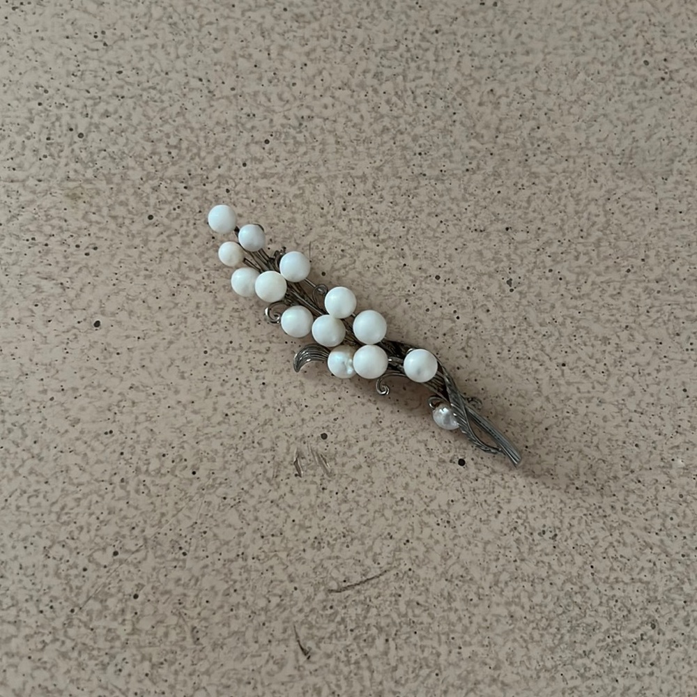 ⚪️Vintage Floral Silver and Pearl Brooch / Pin ⚪️